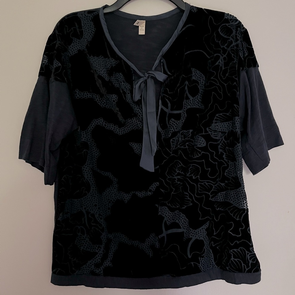 Elegant Navy Blue Cut Velvet Women's Top from Anthropologie